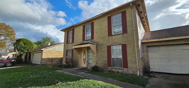 view of front facade featuring a front yard and a garage