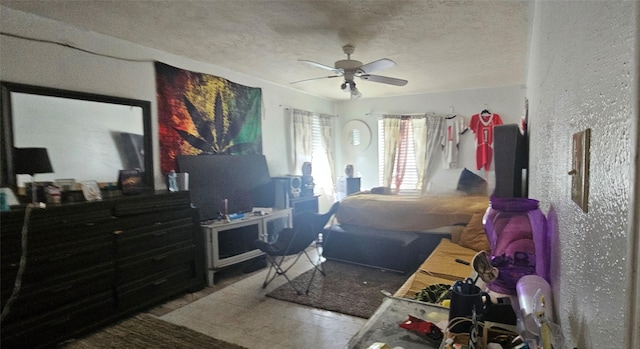 bedroom featuring ceiling fan and a textured ceiling