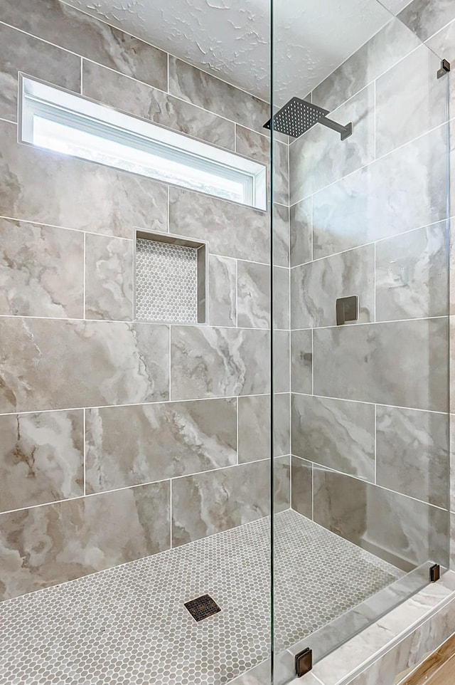 bathroom featuring tiled shower