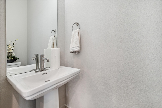 bathroom featuring sink and toilet