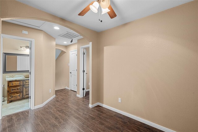 empty room featuring dark hardwood / wood-style floors and ceiling fan