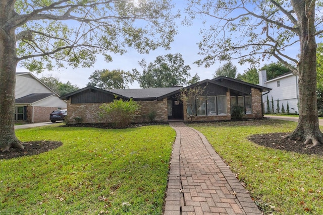 view of front of house with a front lawn