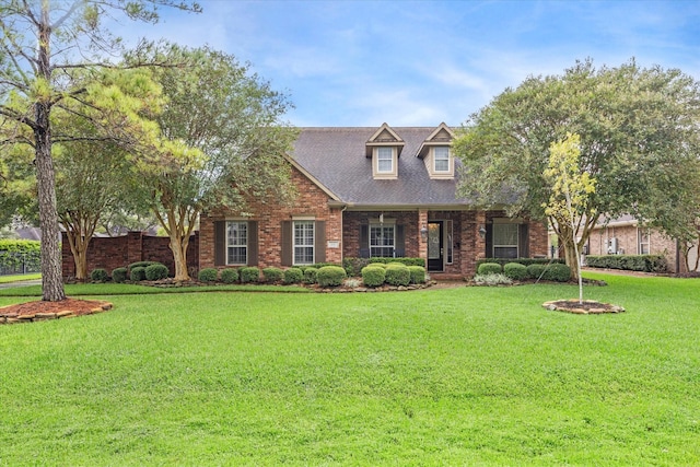 view of front of house featuring a front lawn