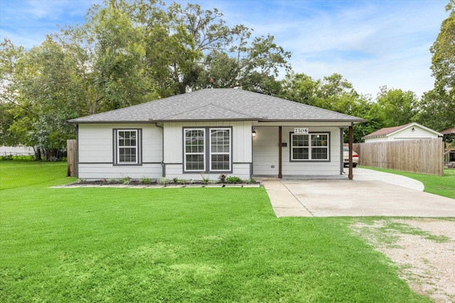 ranch-style home with a front yard