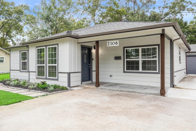 single story home with covered porch