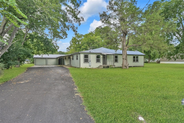 ranch-style home featuring a front lawn