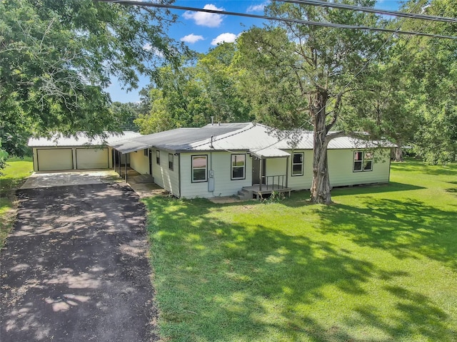 view of front of house featuring a front yard and a garage