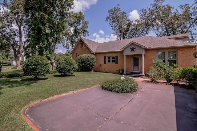 view of front of home with a front yard