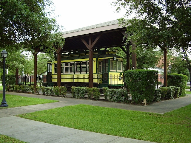 view of home's community featuring a yard