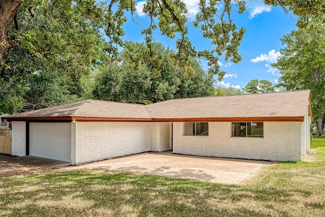 view of front of house with a garage and a front lawn