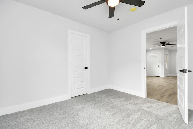 carpeted empty room featuring ceiling fan