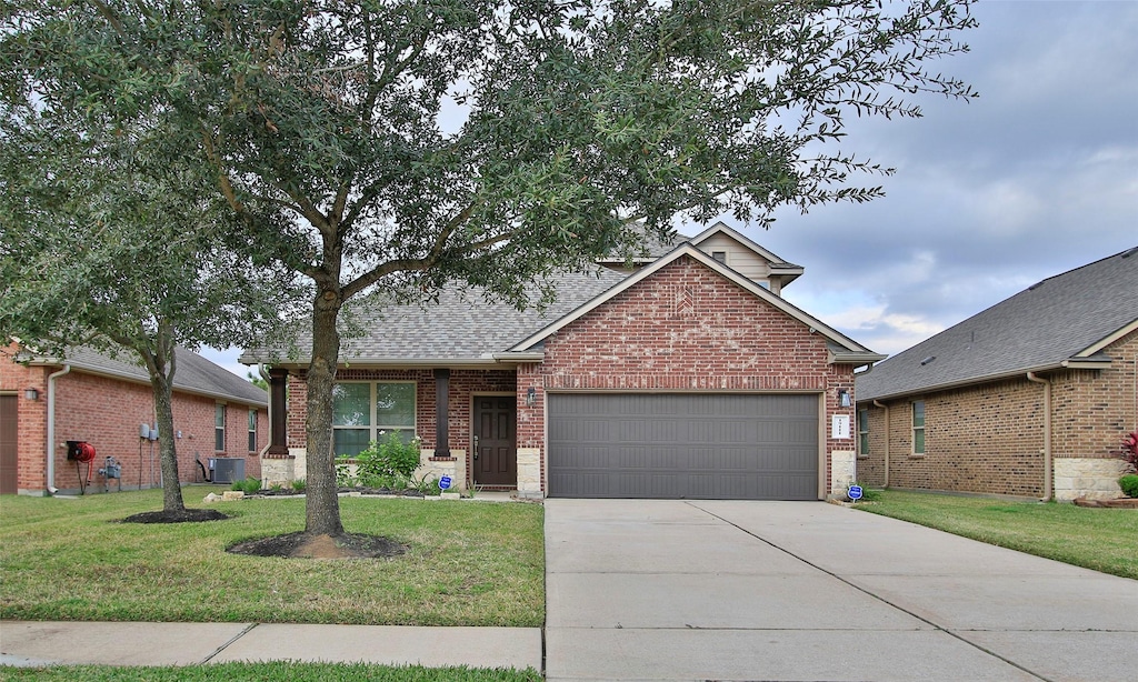 view of front of house featuring a front lawn and a garage