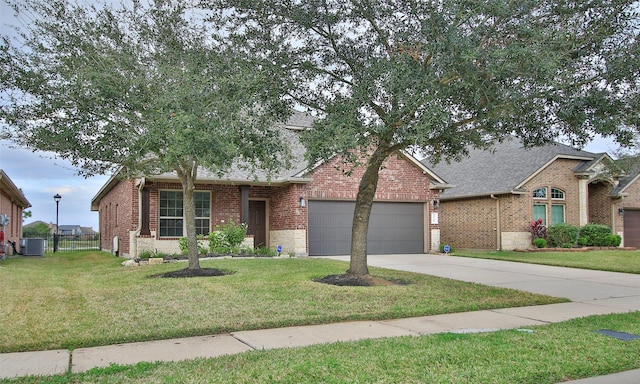 view of front of house featuring cooling unit, a garage, and a front lawn