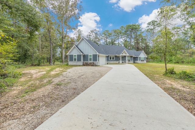 view of front of house with a front lawn