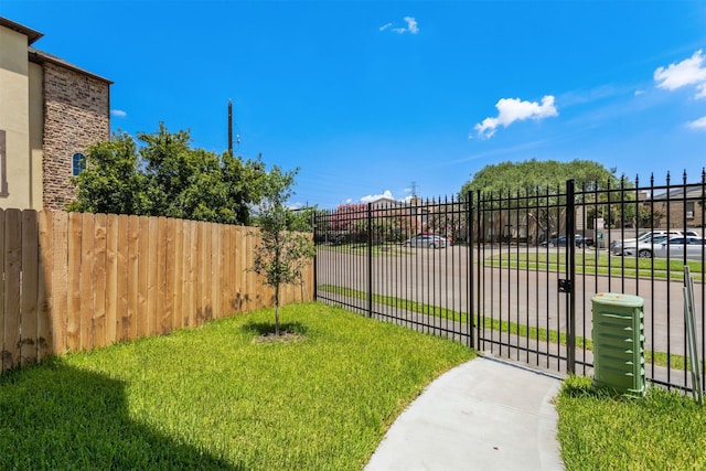 view of gate featuring a lawn