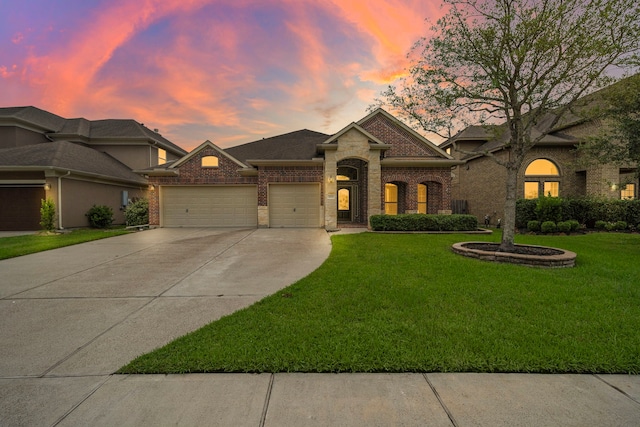 view of front of house featuring a yard and a garage