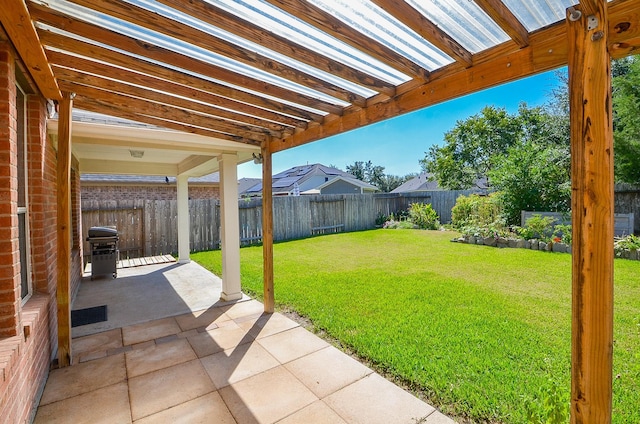 view of yard featuring a patio area