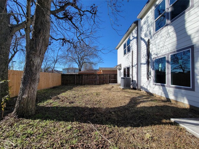 view of yard featuring cooling unit