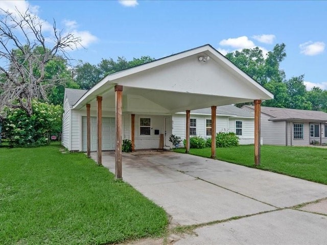 view of front facade with a front yard