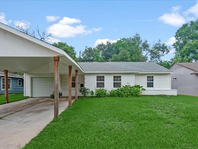 view of front of property featuring a front lawn, a garage, and a carport