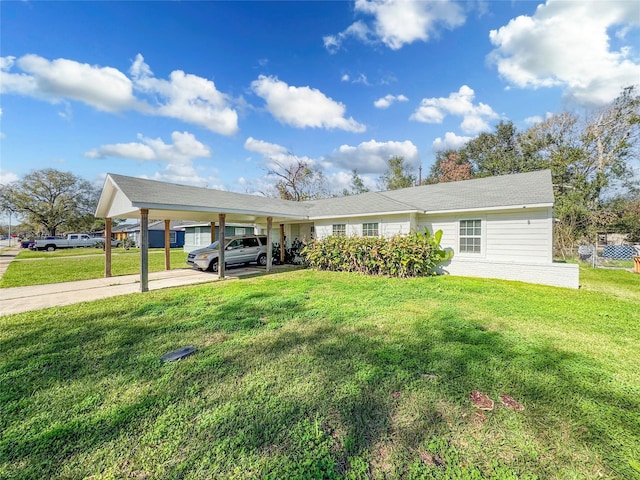 view of front of house featuring a carport and a front lawn