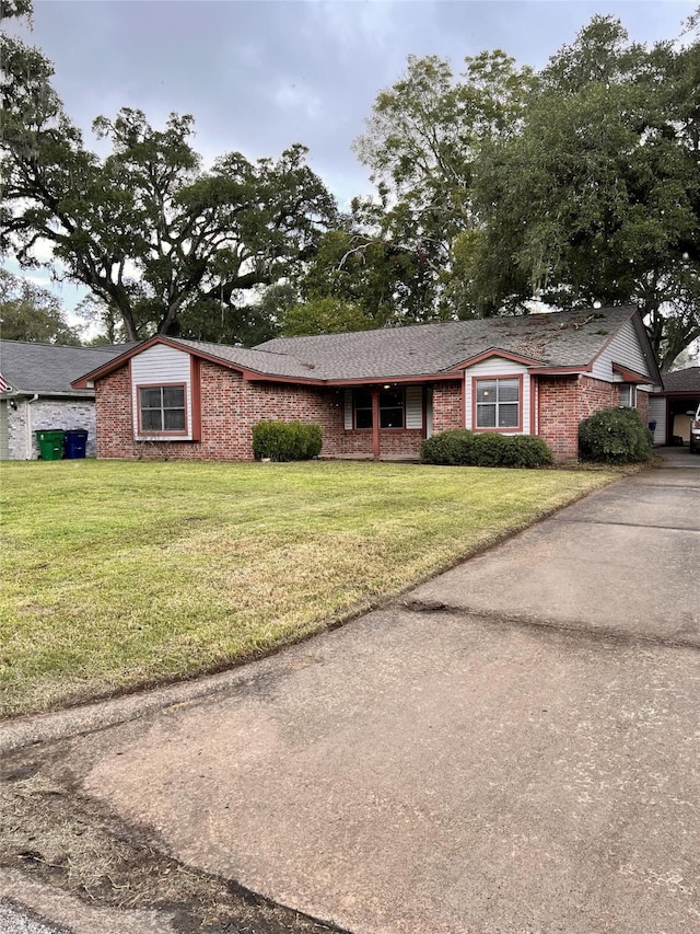 ranch-style home featuring a front yard