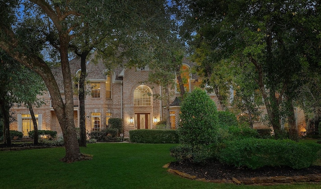 view of front of house with a front yard