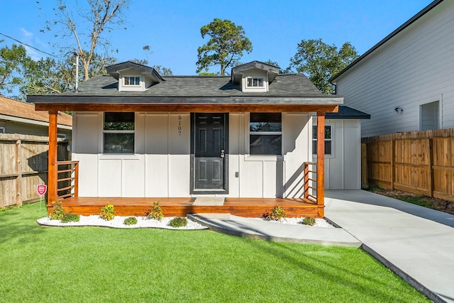 view of front of house with a front yard and covered porch