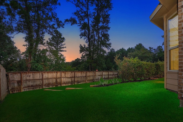 view of yard at dusk