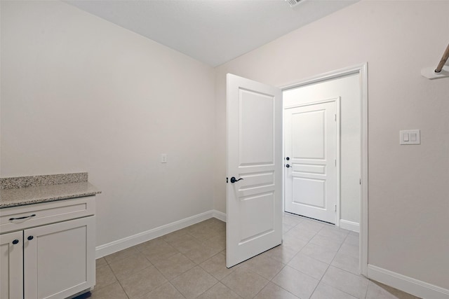 laundry room featuring light tile patterned floors