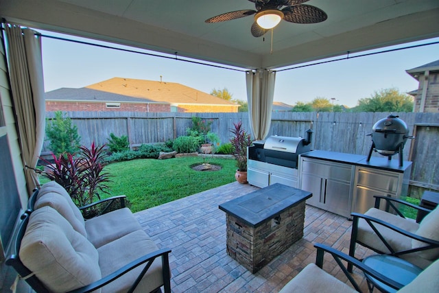 view of patio / terrace with outdoor lounge area, grilling area, ceiling fan, and exterior kitchen