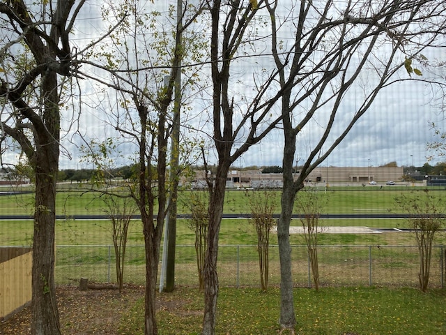 view of yard featuring a rural view