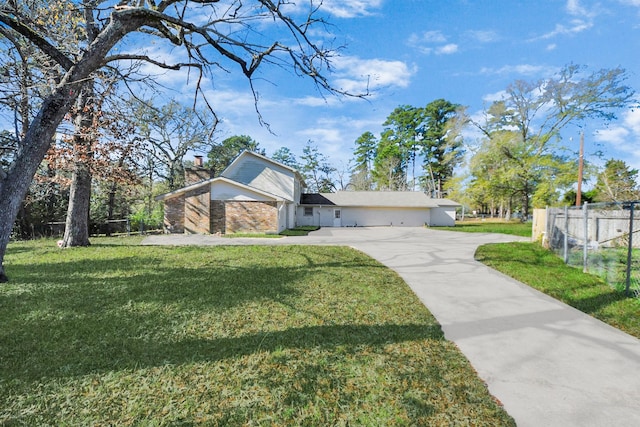 view of front of home featuring a front yard