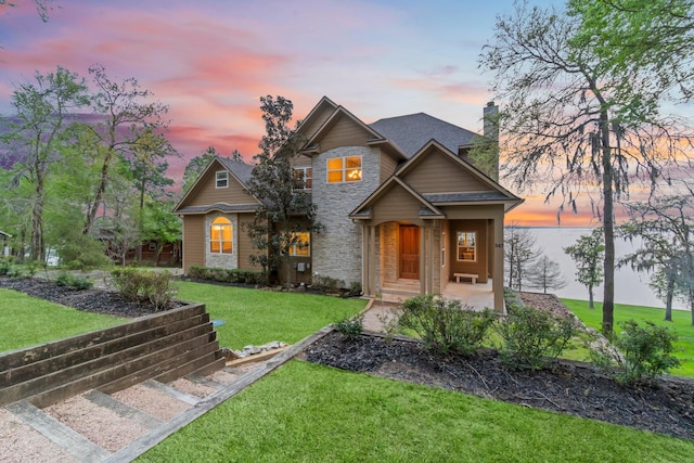 craftsman-style house featuring a lawn