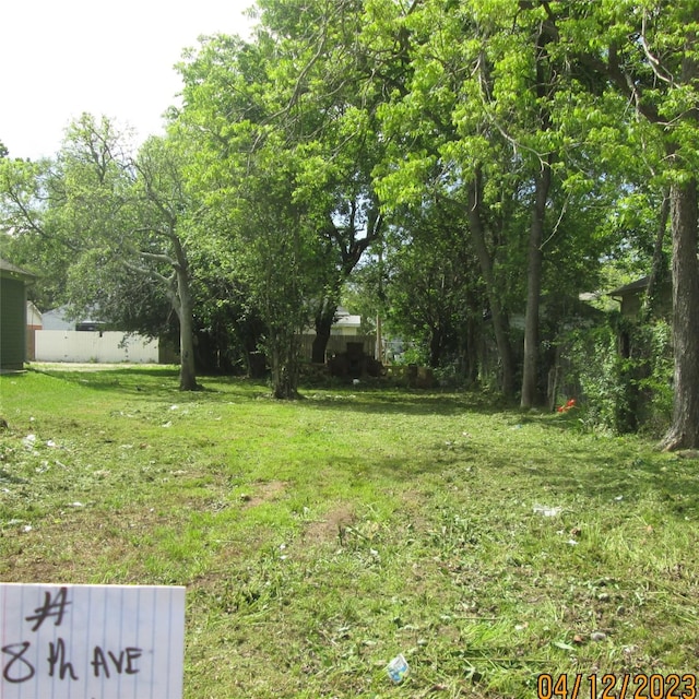 Listing photo 3 for 211 8th Ave N, Texas City TX 77590