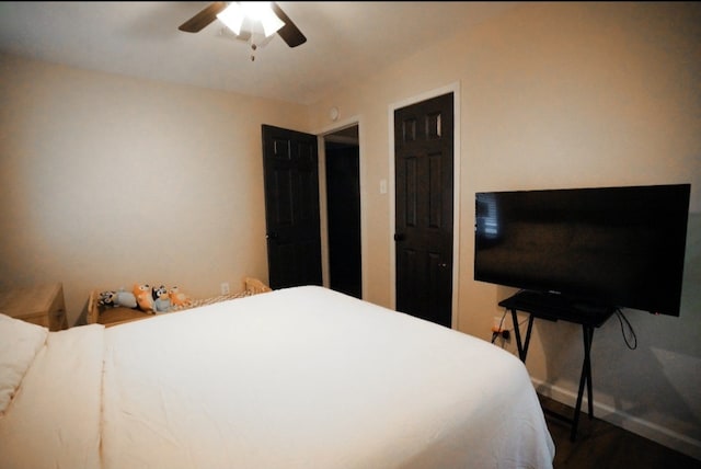 bedroom with ceiling fan