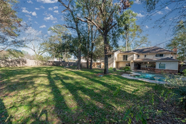 view of yard featuring a fenced in pool