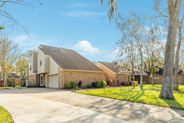 view of front of property featuring a garage and a front yard