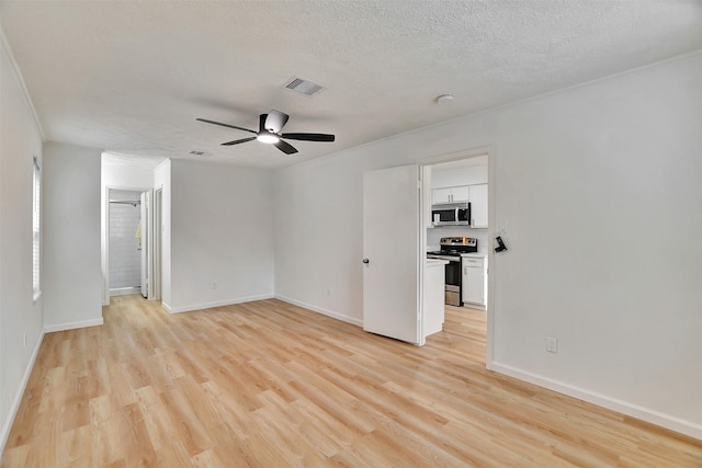 empty room with light wood-type flooring, a textured ceiling, and ceiling fan