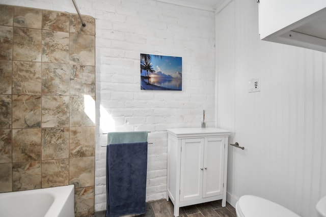 full bathroom featuring vanity, toilet, and shower / bathing tub combination