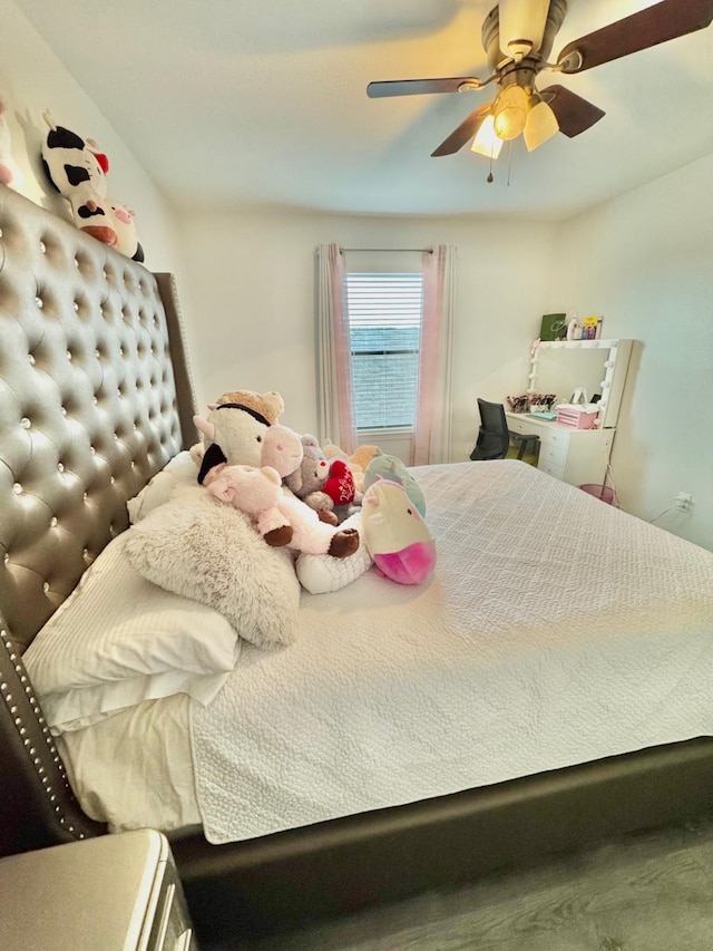 bedroom featuring ceiling fan