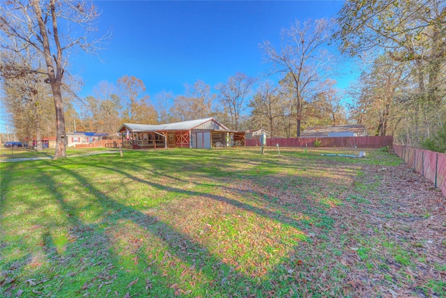 view of yard with an outdoor structure