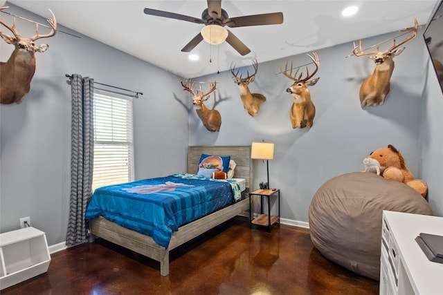 bedroom with ceiling fan