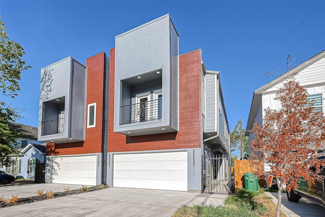 view of front of house featuring a balcony and a garage