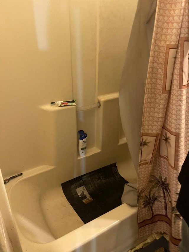 bathroom with shower / tub combo