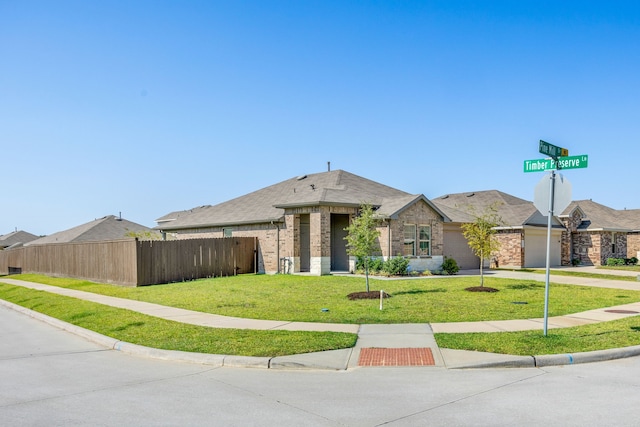 view of front of property featuring a front lawn