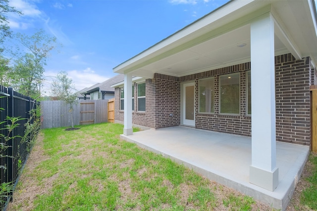 view of yard featuring a patio area