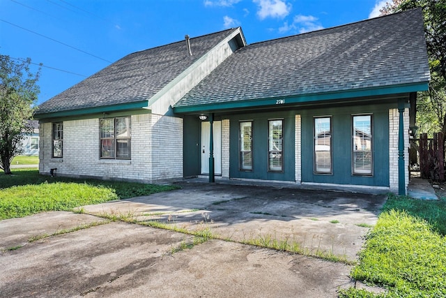 view of front of house featuring covered porch