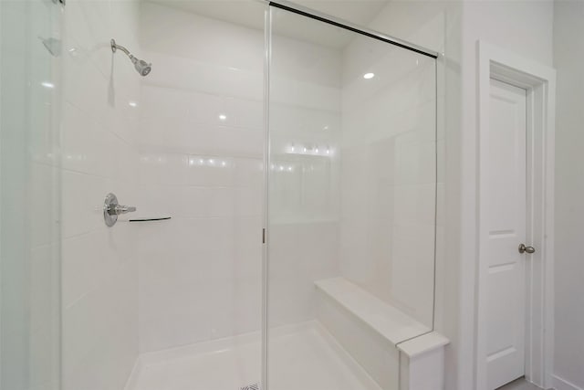 bathroom featuring tiled shower