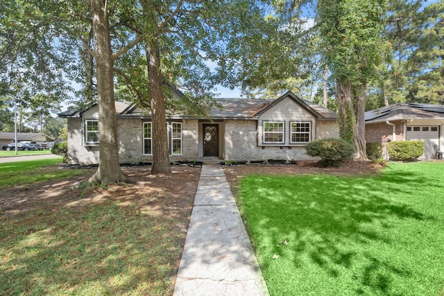 ranch-style home featuring a front lawn